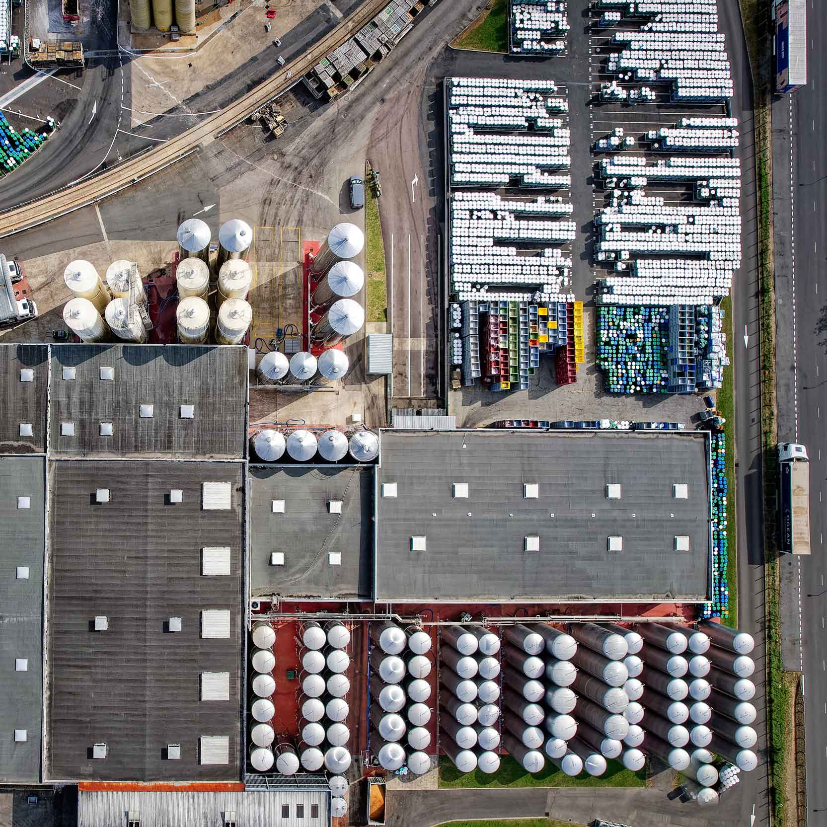Vue aérienne d'un site de production d'un transformateur de fruits en Bourgogne